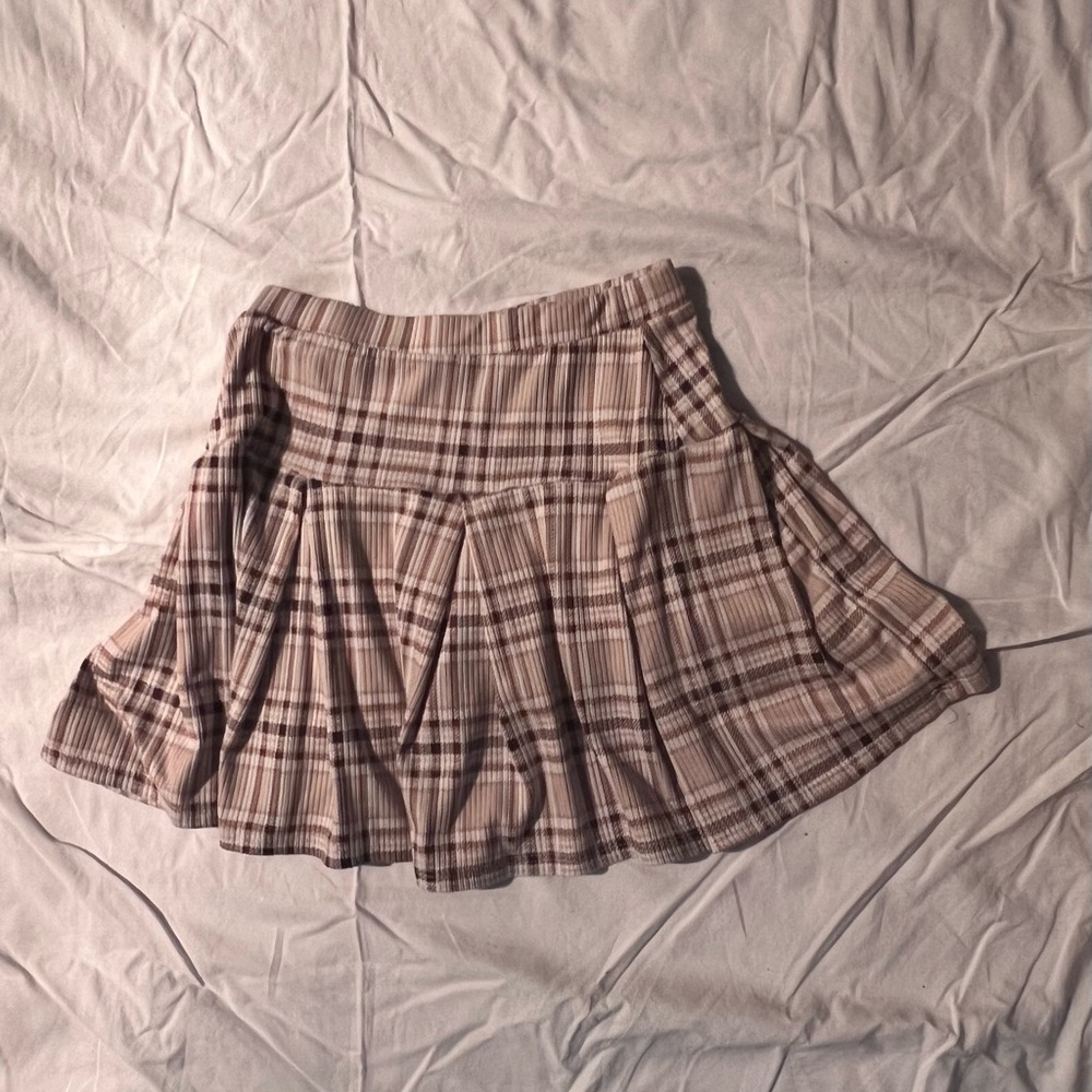 Chic Black Circle Skirt with Flowy Skater Design